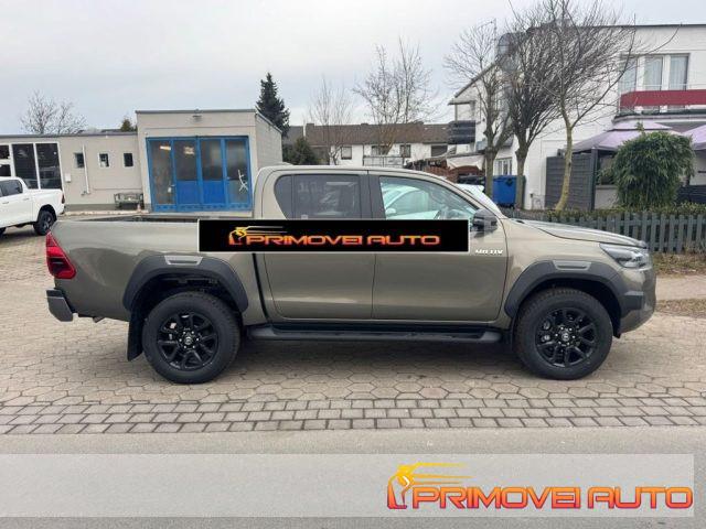 TOYOTA Hilux 2.4 D-4D A/T 4WD 4 porte Double Cab Invincible