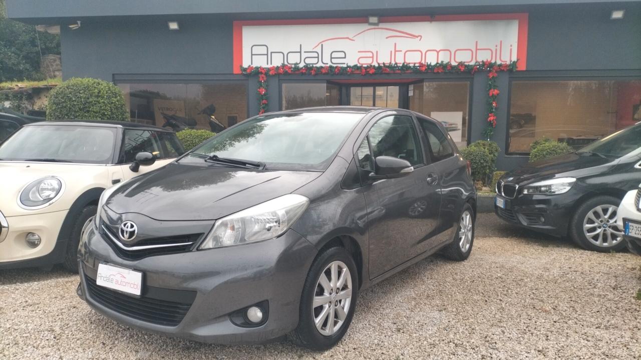 Toyota Yaris 1.0 3 porte *NAVI RETROCAMERA **PREZZO OUTLET**