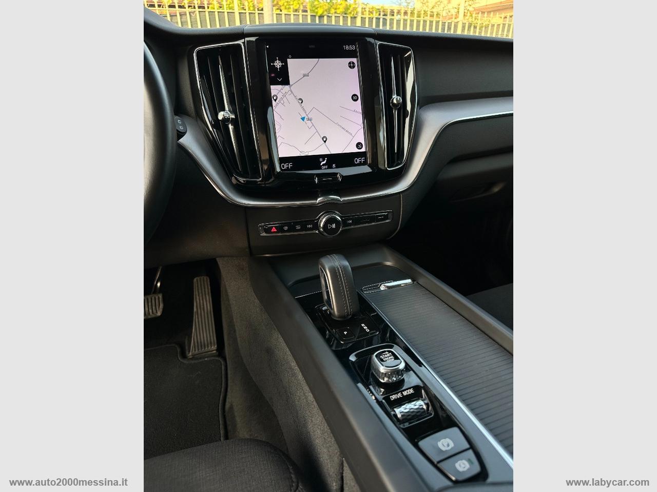 VOLVO XC60 B4 AWD GEARTRONIC MOMENTUM PRO IBRIDO DIESEL