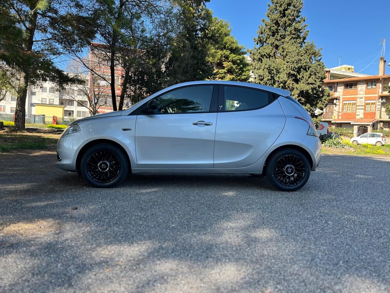 Lancia Ypsilon 1.2 69 CV 5 porte S&S Silver