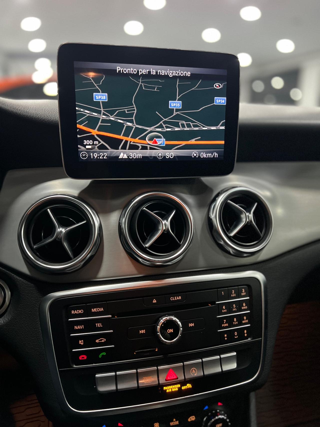 Mercedes Benz GLA 200d Aut. Premium AMG 136 cv