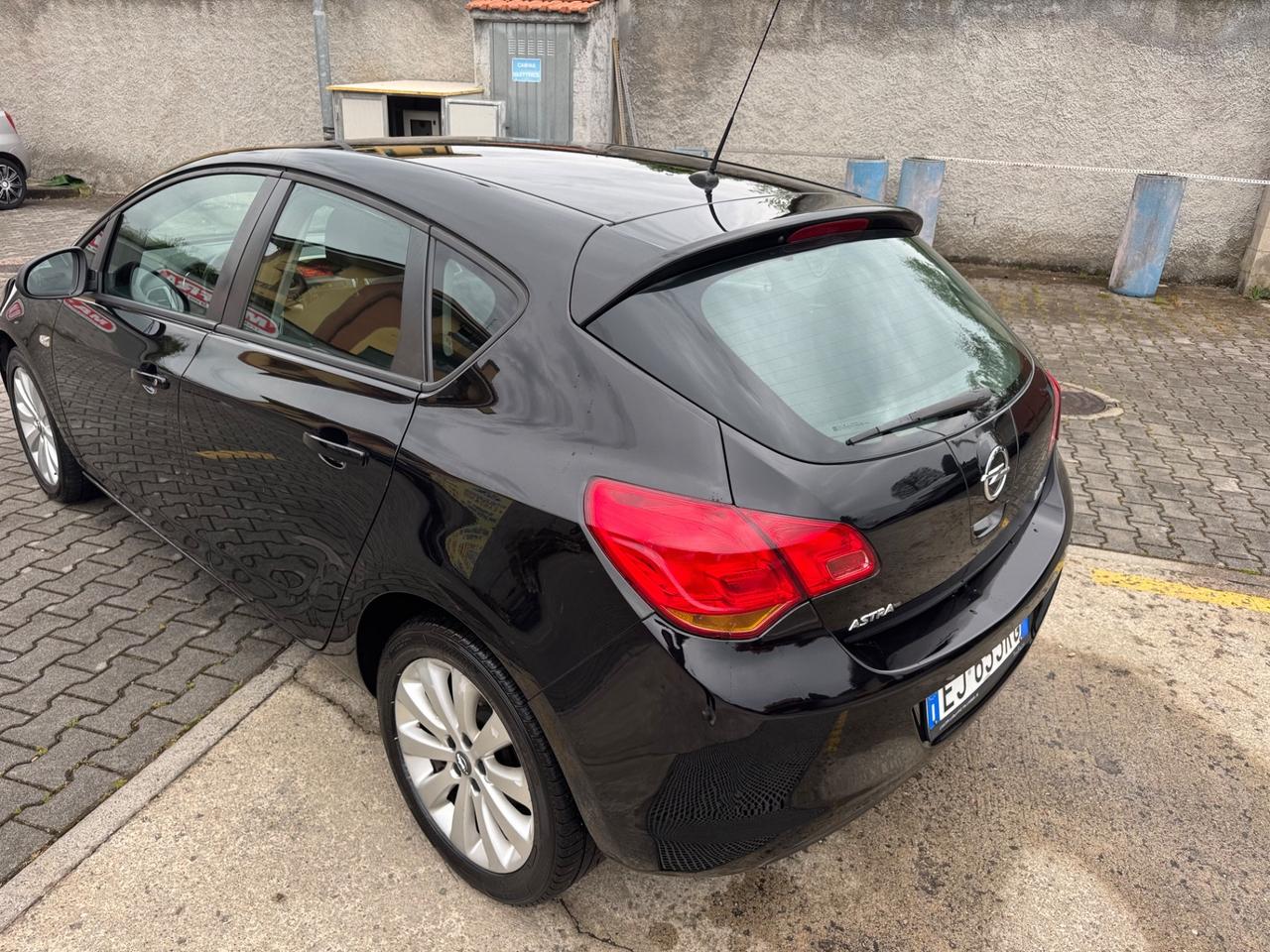 Opel Astra 1.6 115CV 5 porte Cosmo