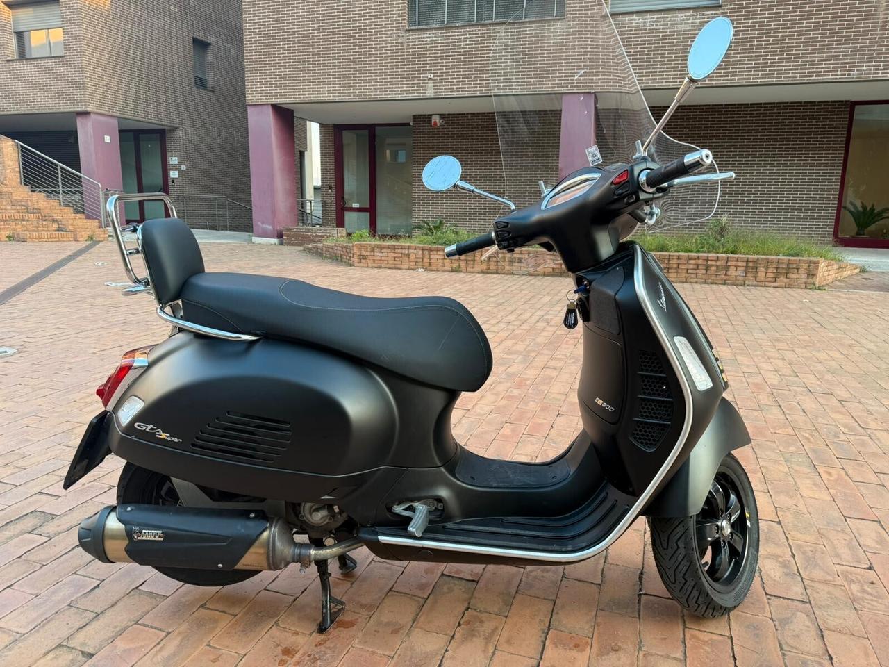Piaggio Vespa 300 GTS hpe SUPER SPORT pari a nuovo