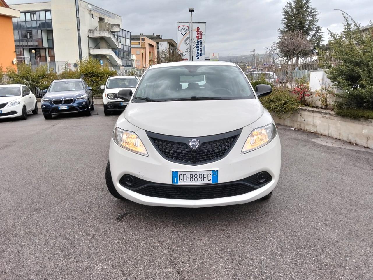 Lancia Ypsilon 1.0 FireFly 5 porte S&S Hybrid Ecochic Silver