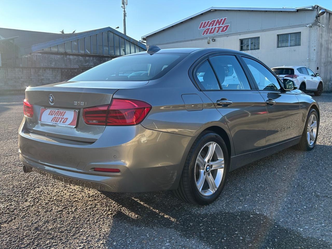 Bmw 318i LCI UNIPRO LED MANUALE