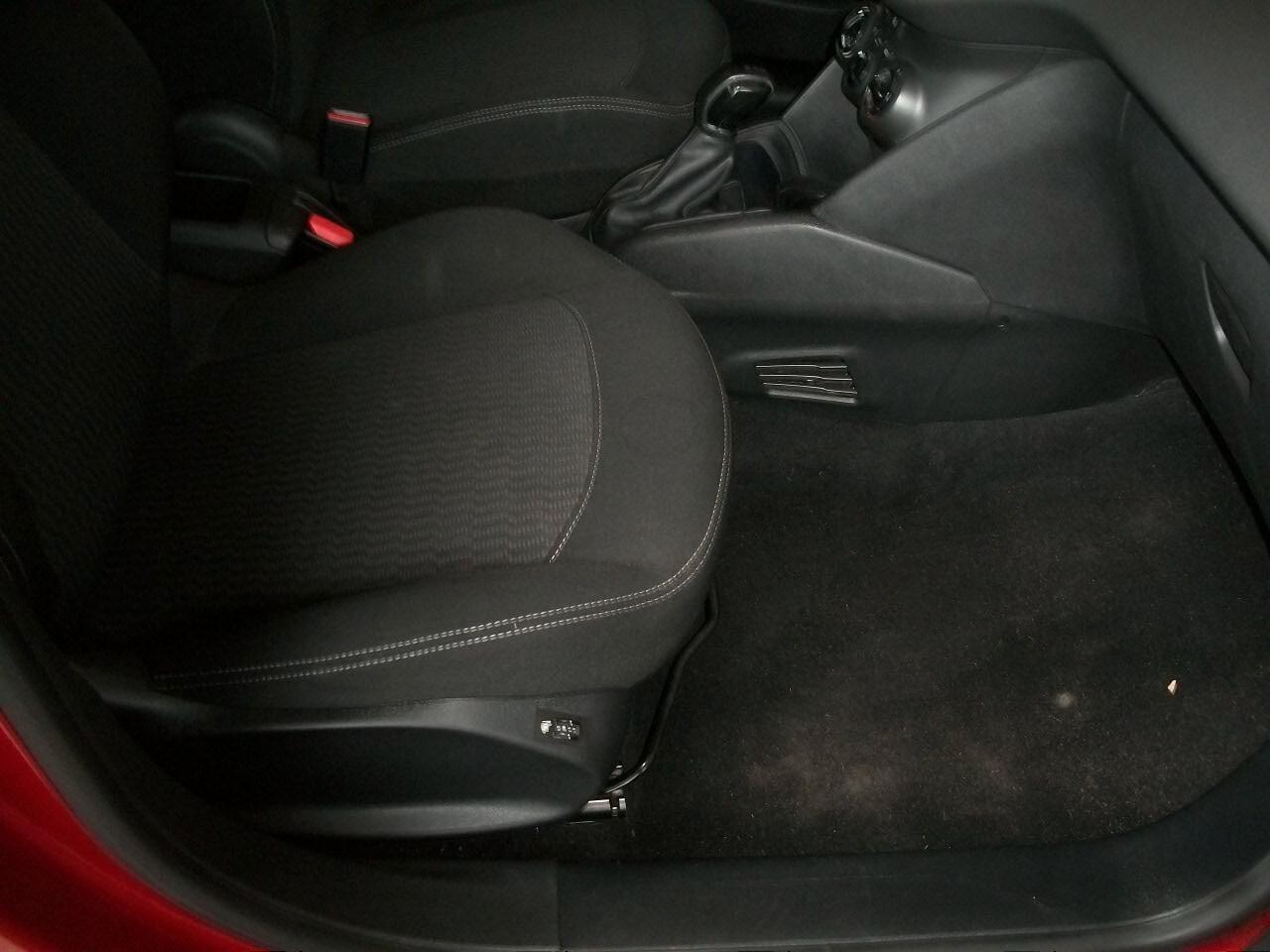 Peugeot 208 PureTech 82 5 porte Active riferimento fp836 CC 1199 EURO 06 KM 62940 TALIANDATI CON NAVI E SEDILI RISCALDATI GARANZIA UN ANNO SI NEOPATENTATI