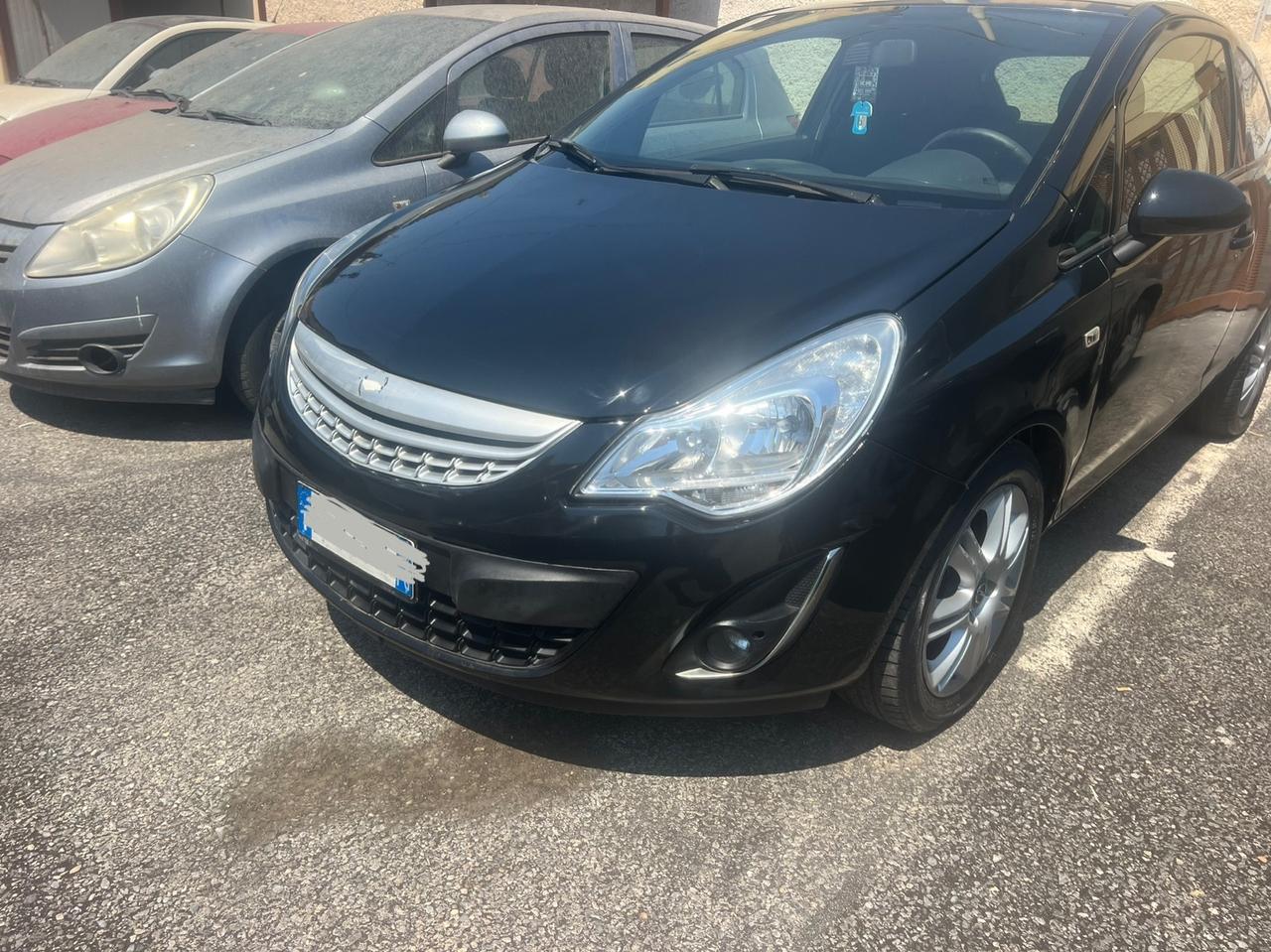 Opel corsa 1.2 benzina GPL anno 2013