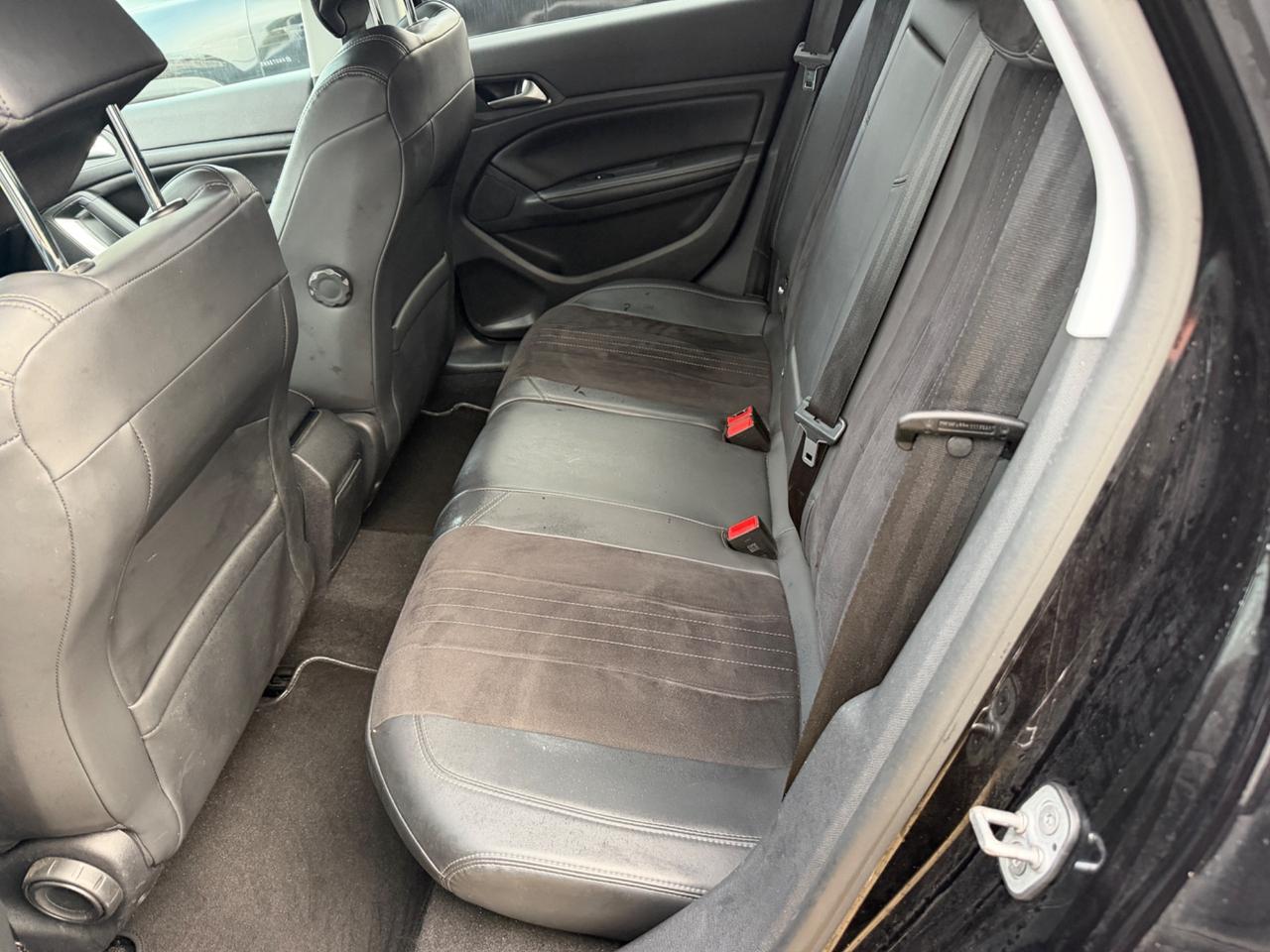 Peugeot 308 BlueHDi 120 S&S SW Allure