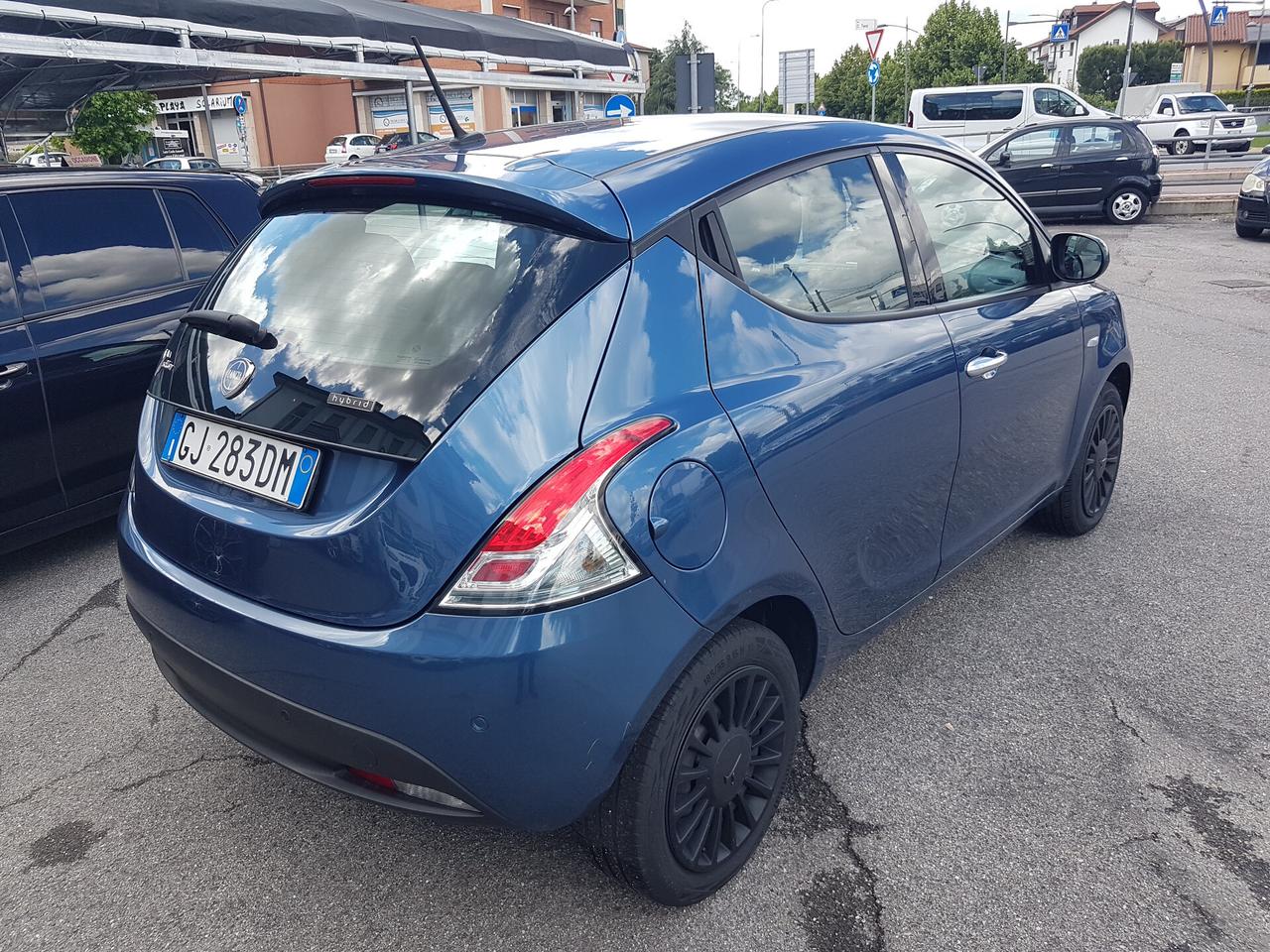 Lancia Ypsilon 1.0 FireFly 5 porte S&S Hybrid Silver Plus