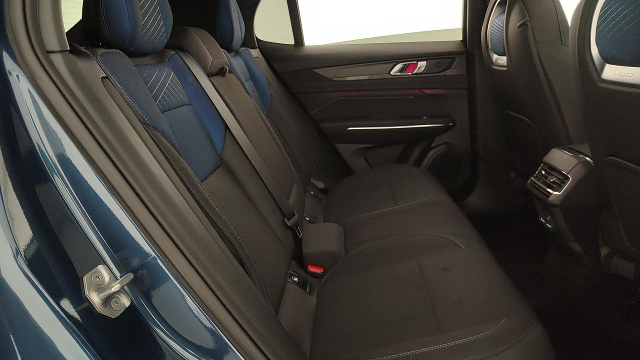 LYNK & CO 01 1.5 td phev auto