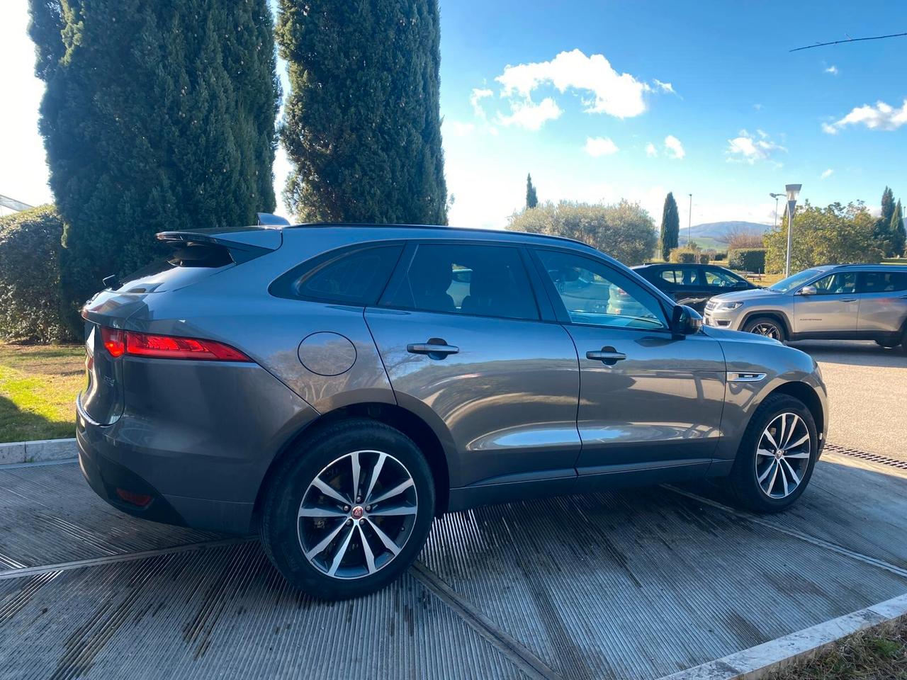 Jaguar F-Pace 2.0 D 180 CV AWD aut. R-Sport