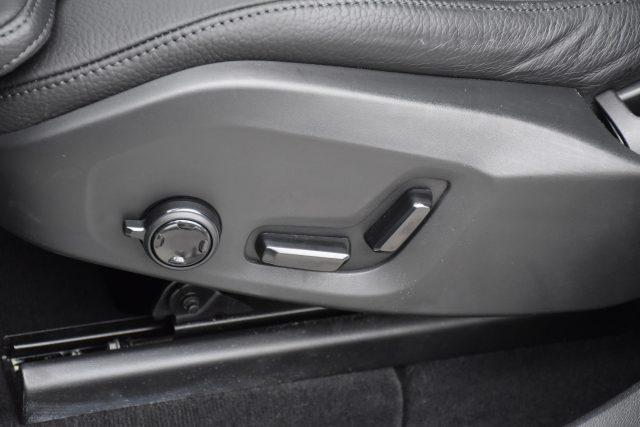 VOLVO XC60 D4 AWD Momentum *TETTUCCIO, PELLE*