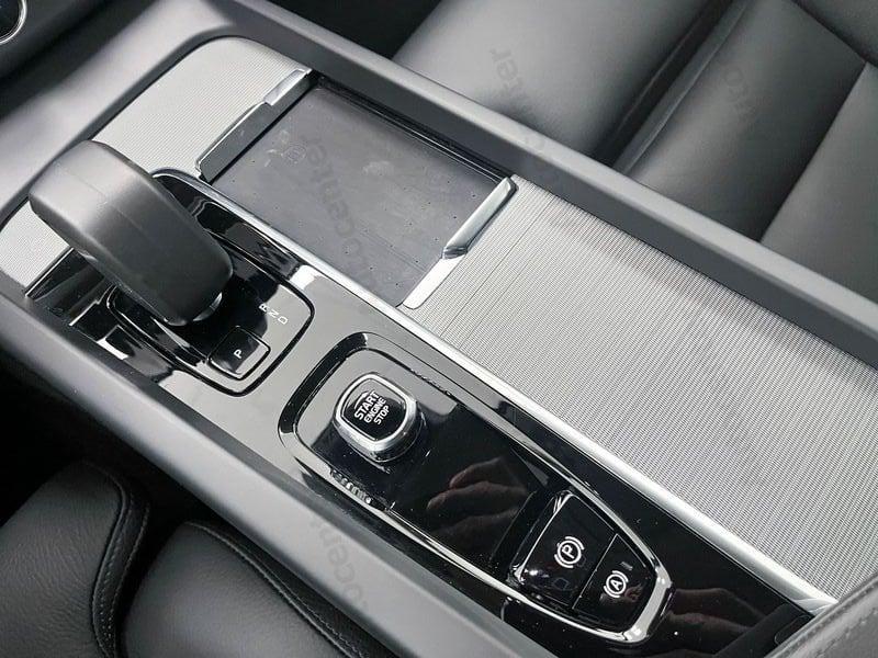 Volvo XC60 B4 (b) automatico Plus Dark