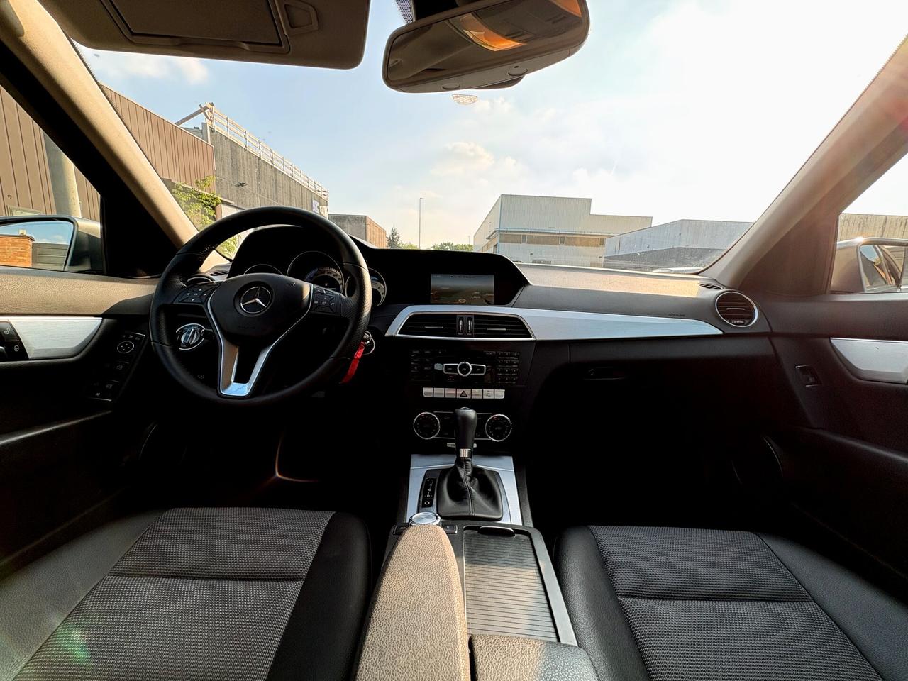 MERCEDES C200(benz)- 97000km- U.Propr-AMG-2012