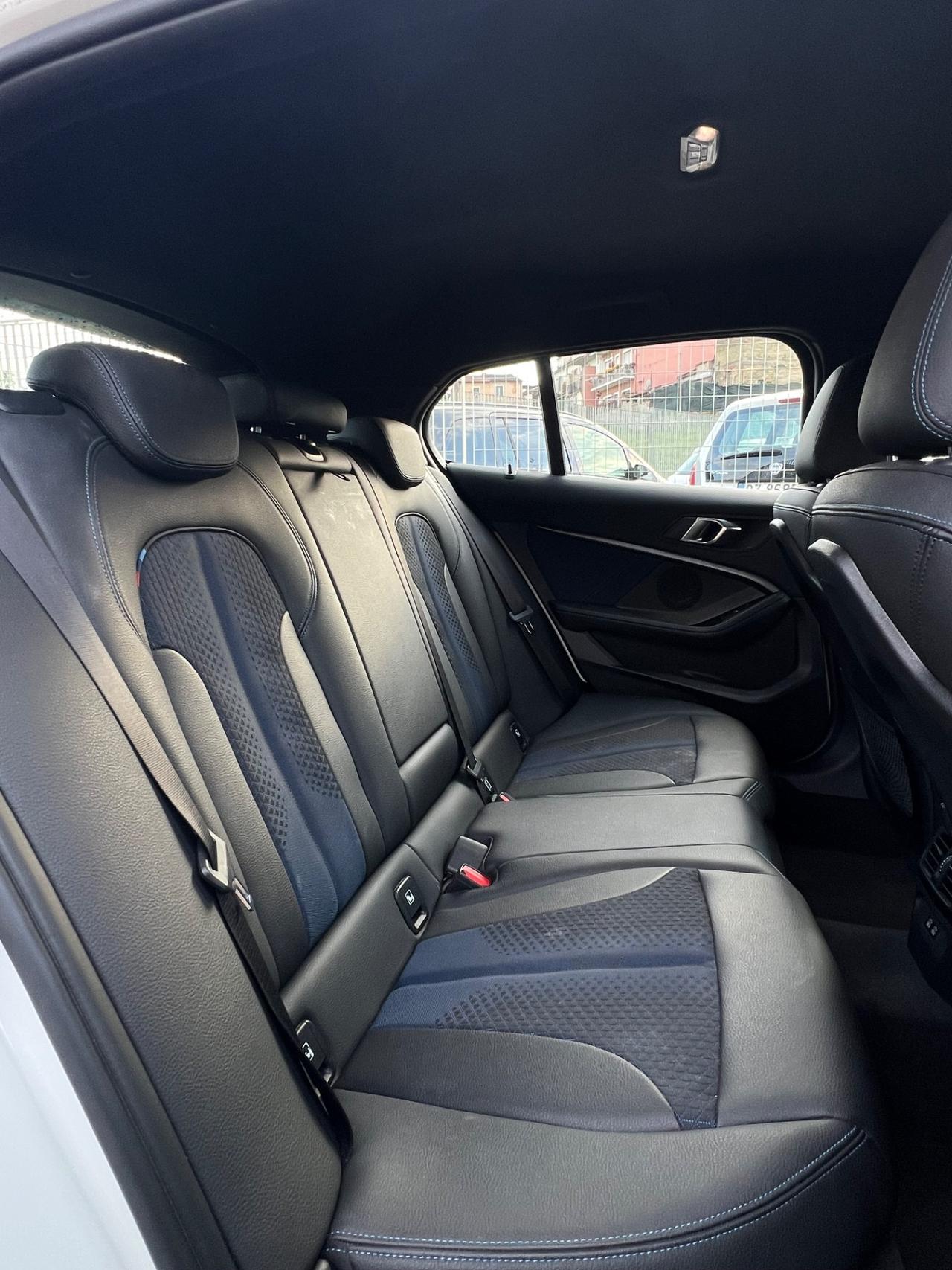 Bmw 116 116d 5p. Msport