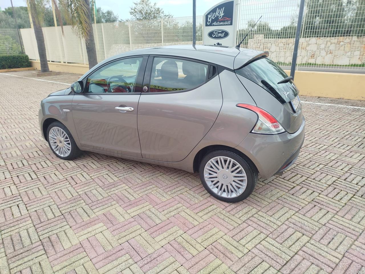 Lancia Ypsilon 1.2 69 CV 5 porte GPL Ecochic Gold