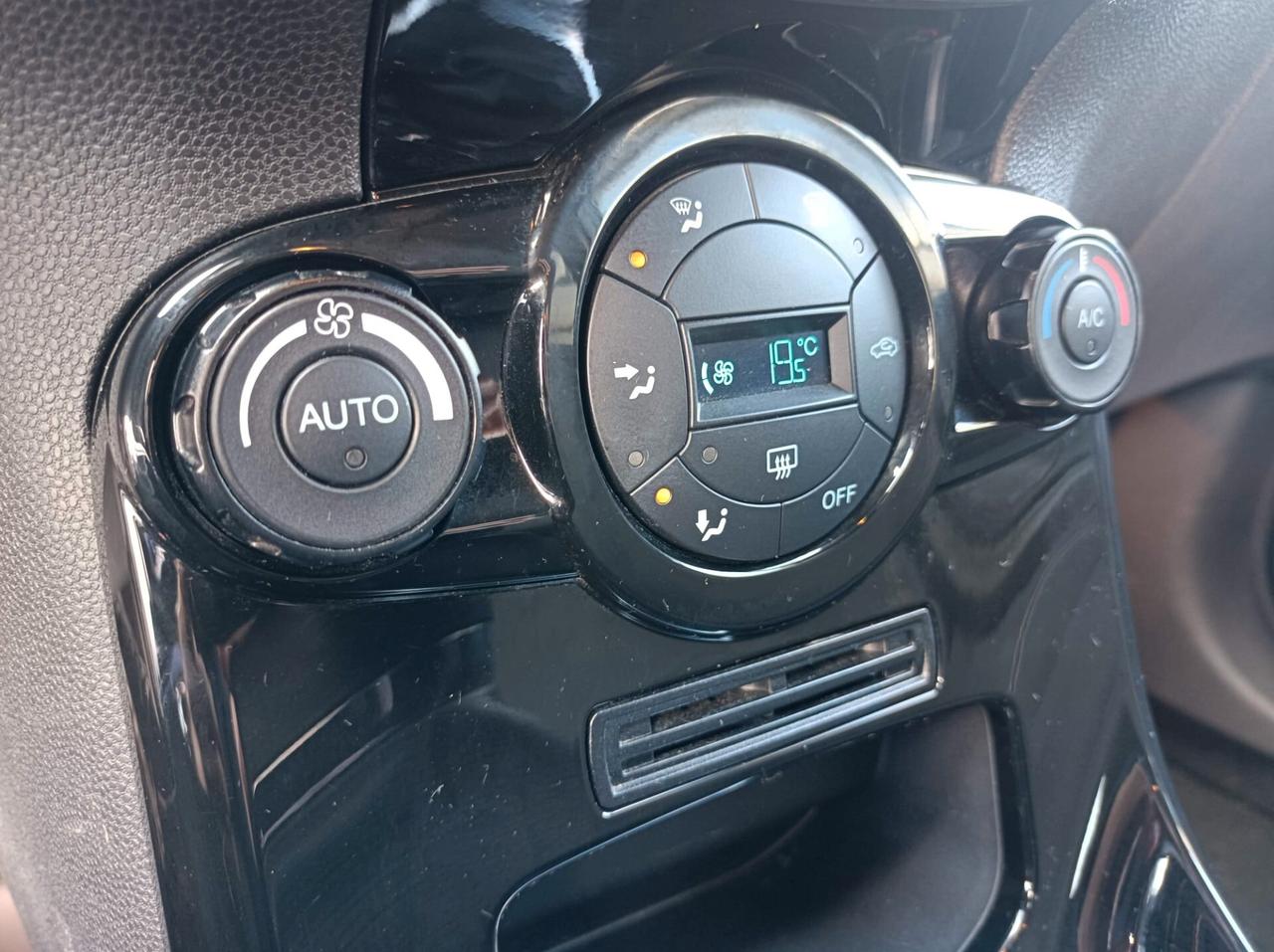 Ford Fiesta 1.5 TDCi 75CV 5 porte Titanium