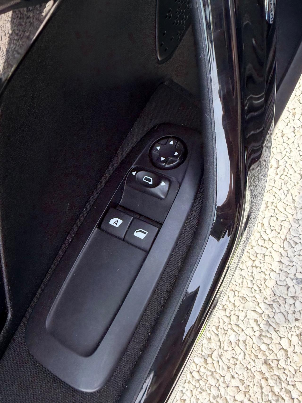 Peugeot 208 PureTech 82 5 porte Allure