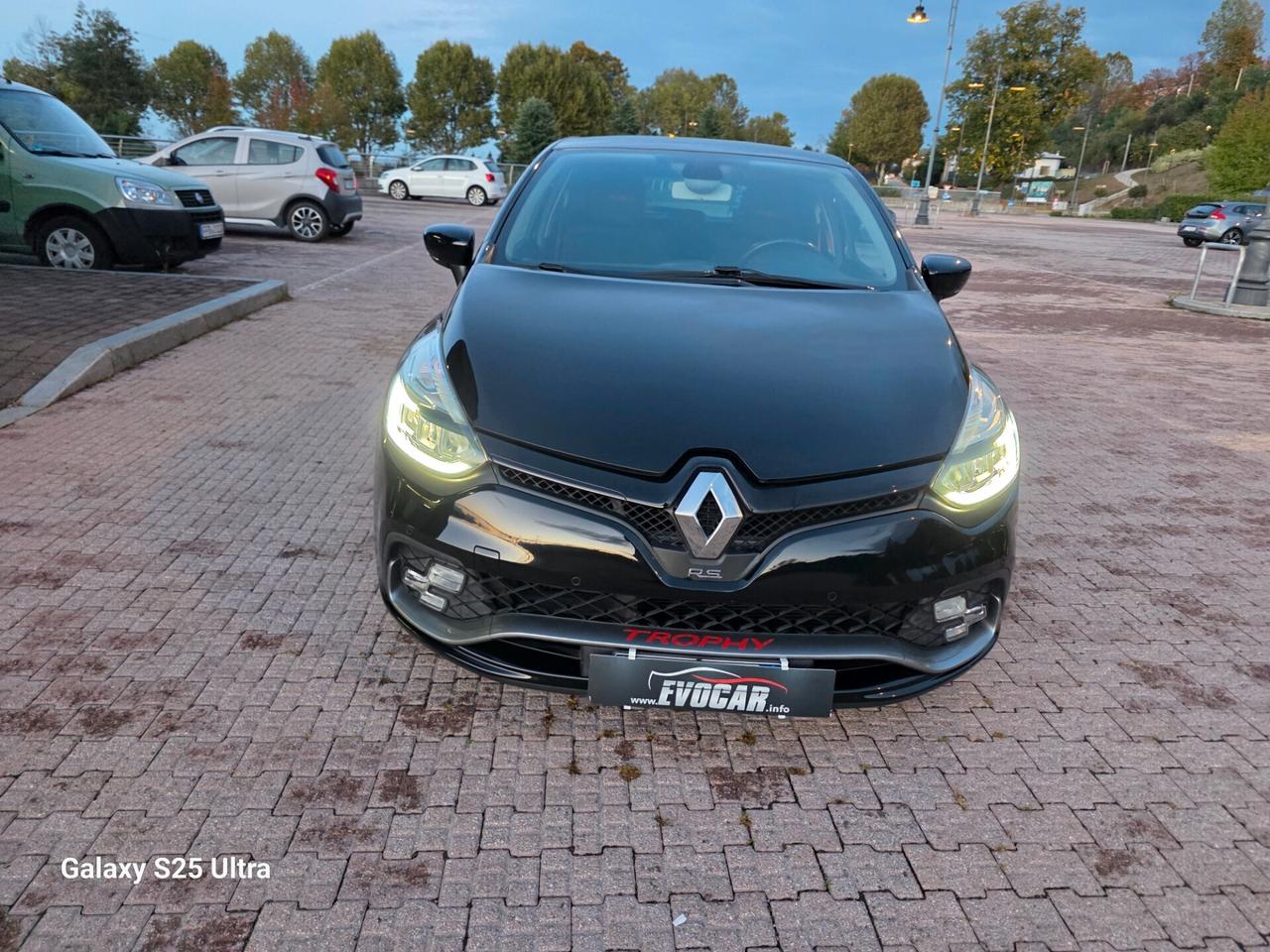 Clio rs trophy cv 220 valutiamo usato