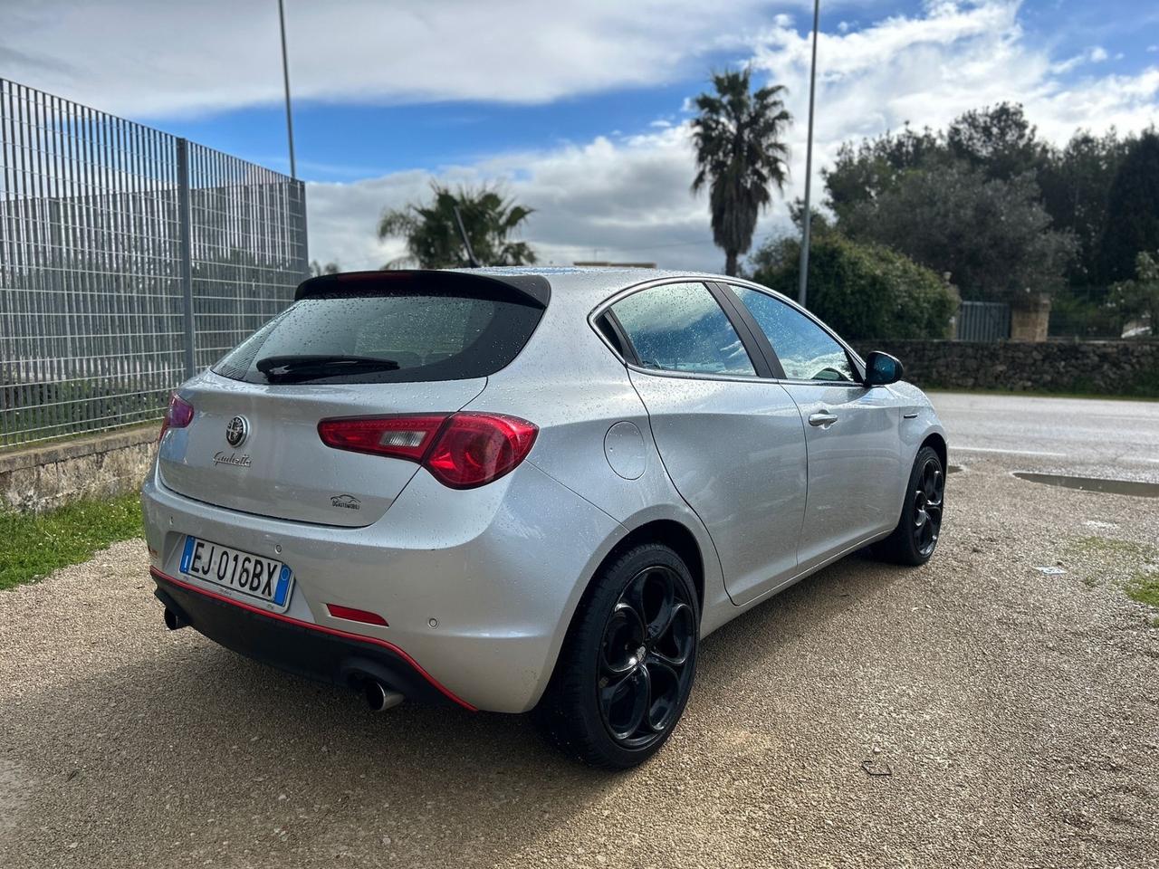 Alfa Romeo Giulietta 2.0 JTDm-2 140 CV Distinctive-2011