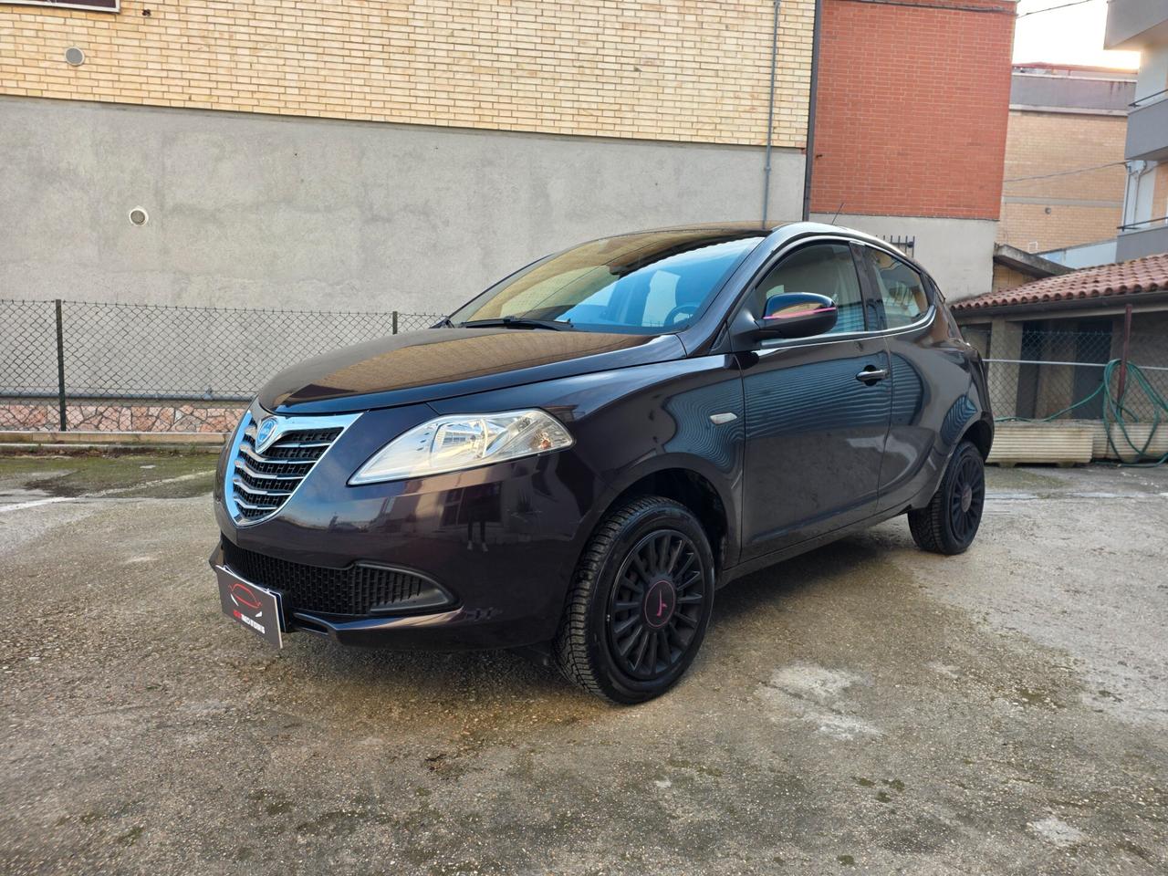 Lancia Ypsilon 0.9 TwinAir 85 CV 5 porte Metano Ecochic Elefantino