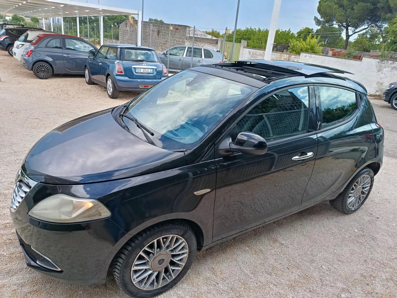 Lancia Ypsilon 1.3 MJT 16V 95 CV 5 porte S&S Platinum Tetto apribile