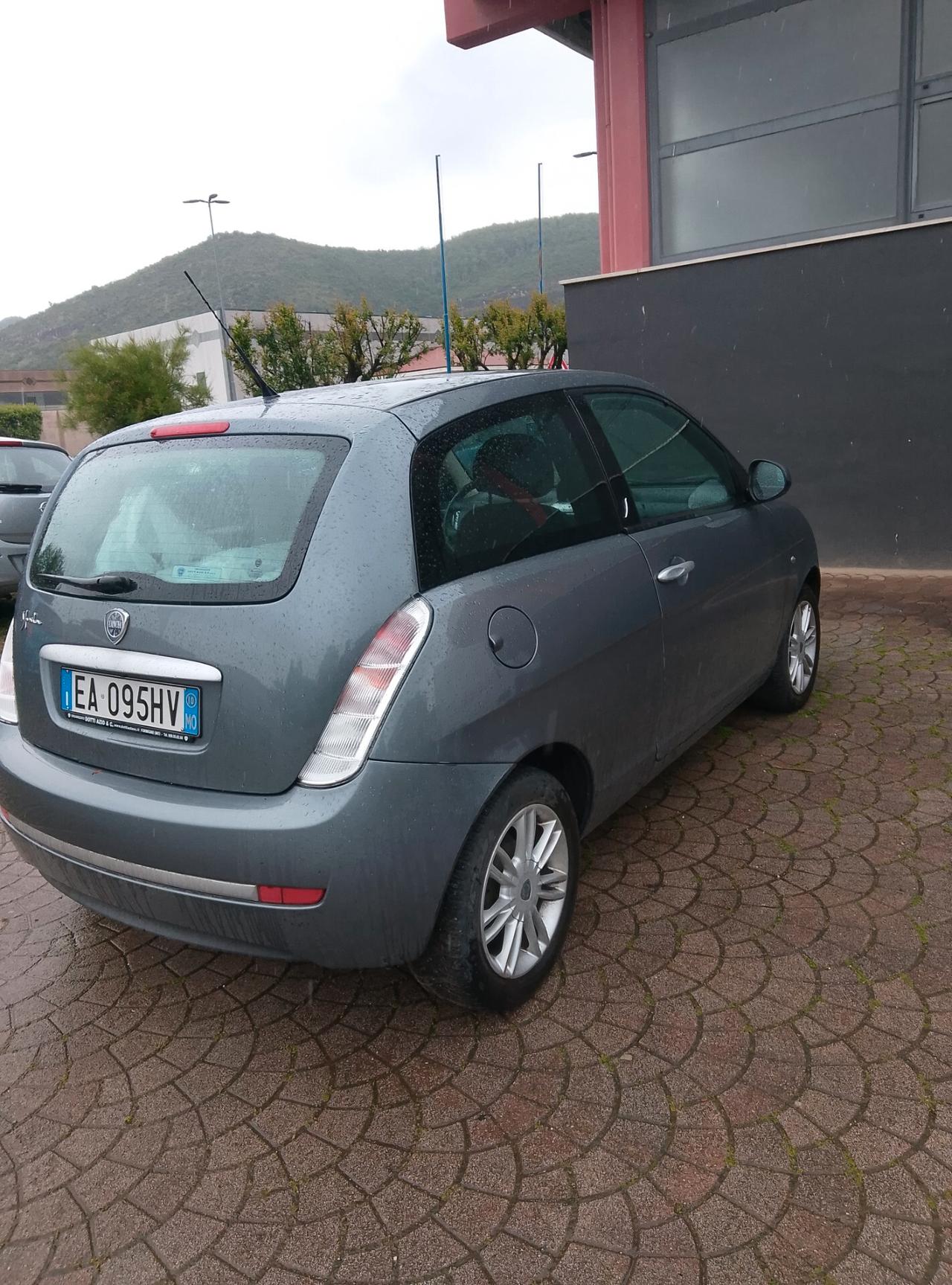 Lancia Ypsilon 1.2 69 CV Argento