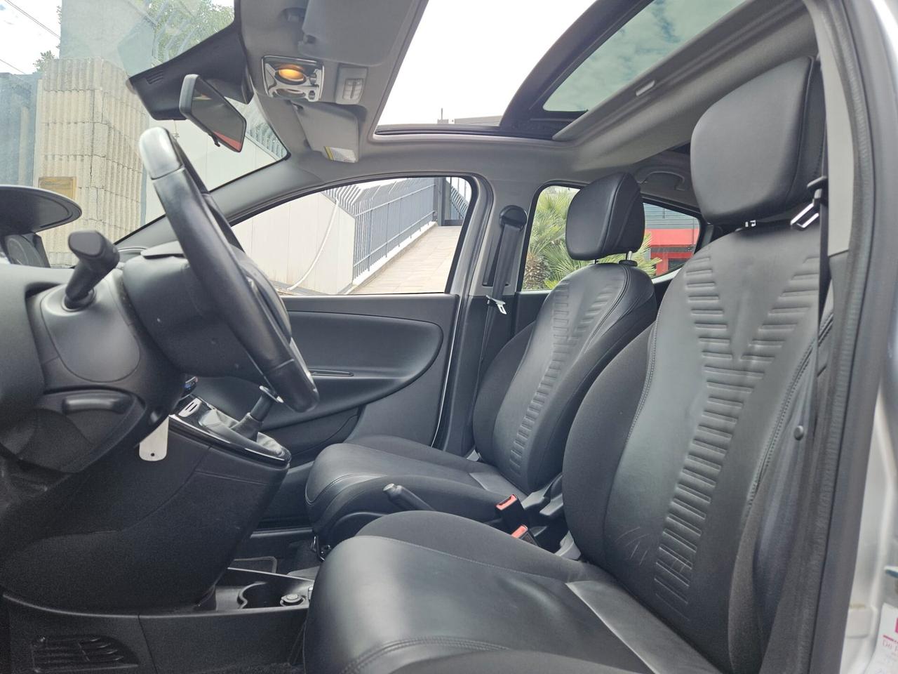 Lancia Ypsilon 0.9 TwinAir 85 CV 5 porte S&S Platinum