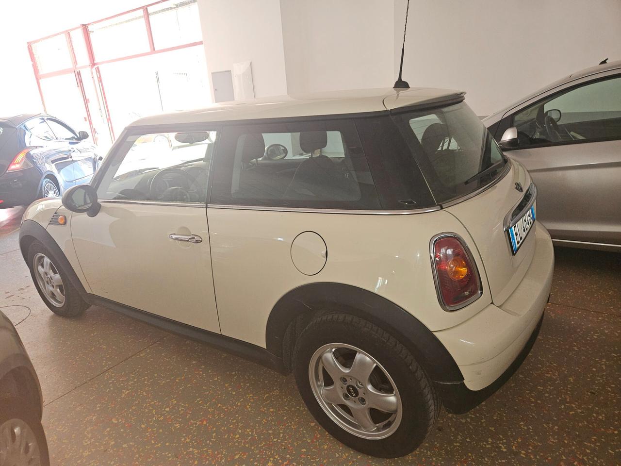 Mini 1.4 16V One ok neopatentati