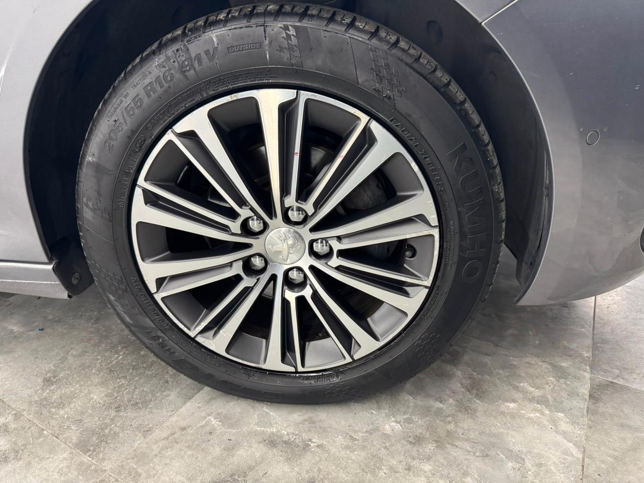 Peugeot 308 BlueHDi 130 S&S EAT8 Allure