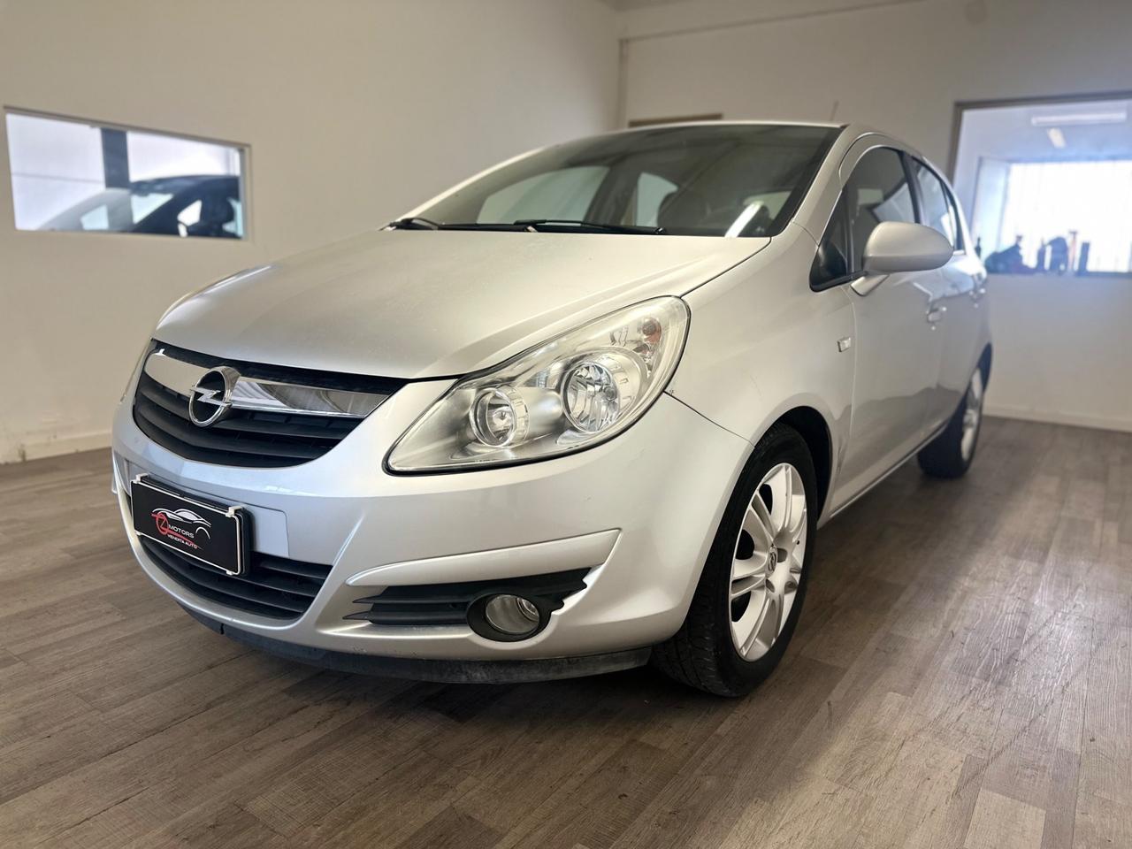 Opel Corsa 1.2 5 porte Cosmo NEOPATENTATI