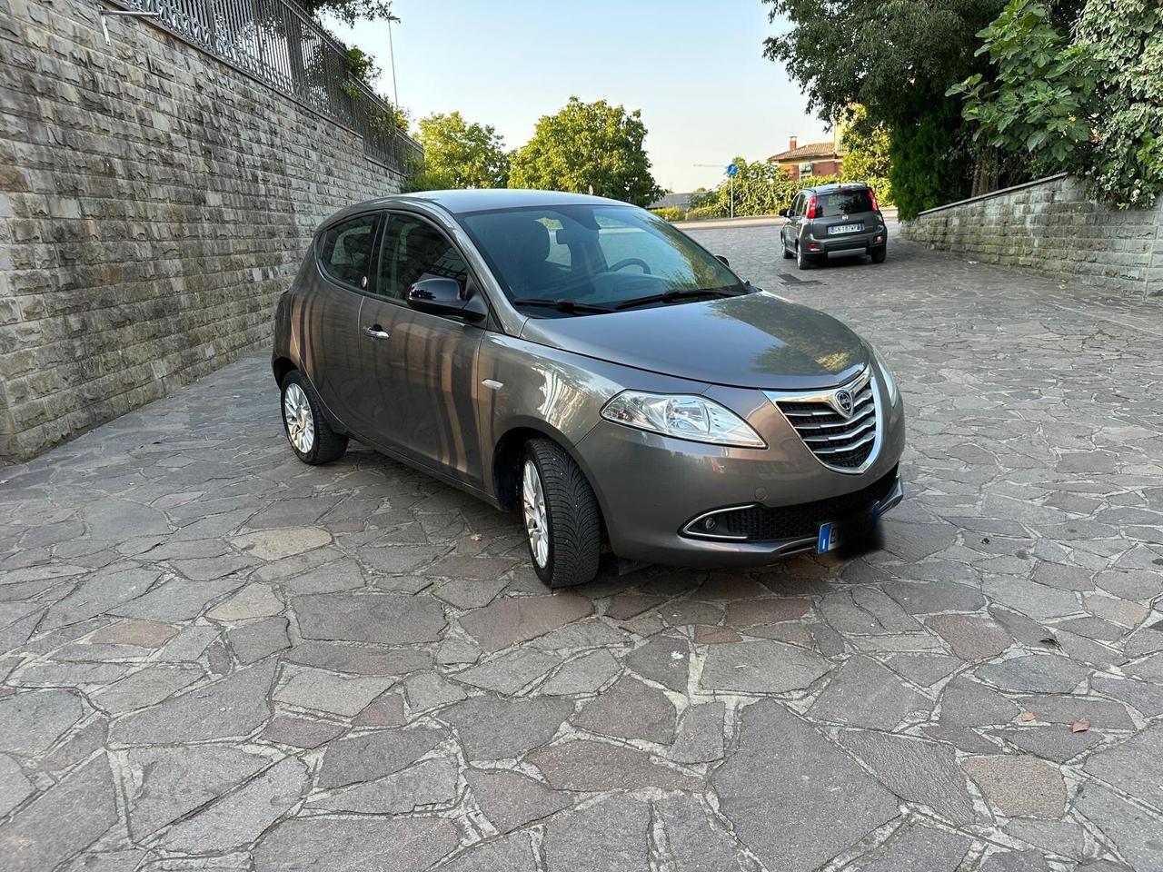 Lancia Ypsilon 1.2 69 CV 5 porte GPL Ecochic Gold NEOPATENTATI