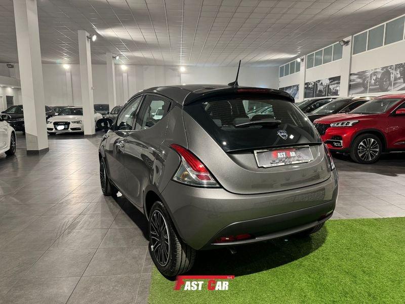 Lancia Ypsilon 1.0 FireFly 5 porte S&S Hybrid Platino