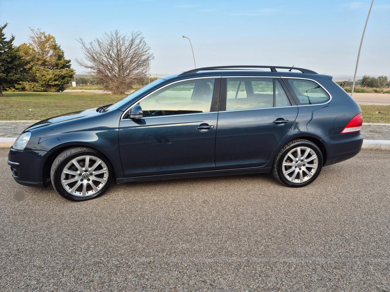 Volkswagen Golf Var. 2.0 TDI DPF Sportline 08