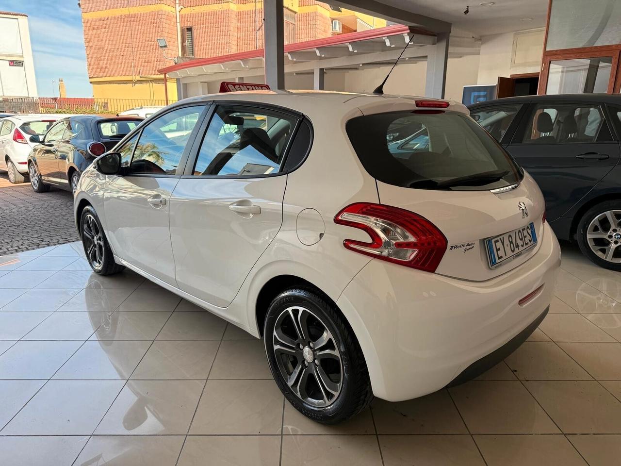PEUGEOT 208 1.2 BENZINA CON 138.000 KM 2015