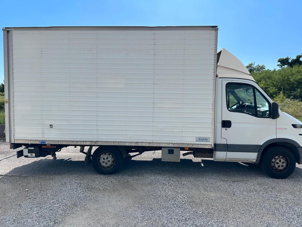 IVECO 35/S CON SPONDA POSTERIORE CARICATRICE