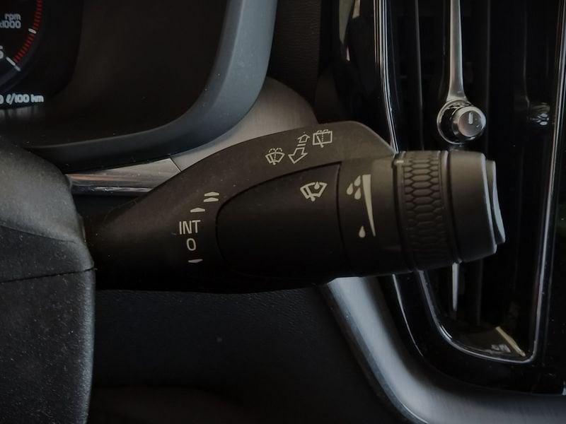 Volvo XC60 B4 197+14 CV AWD Automatica Mild Hybrid Momentum Pro