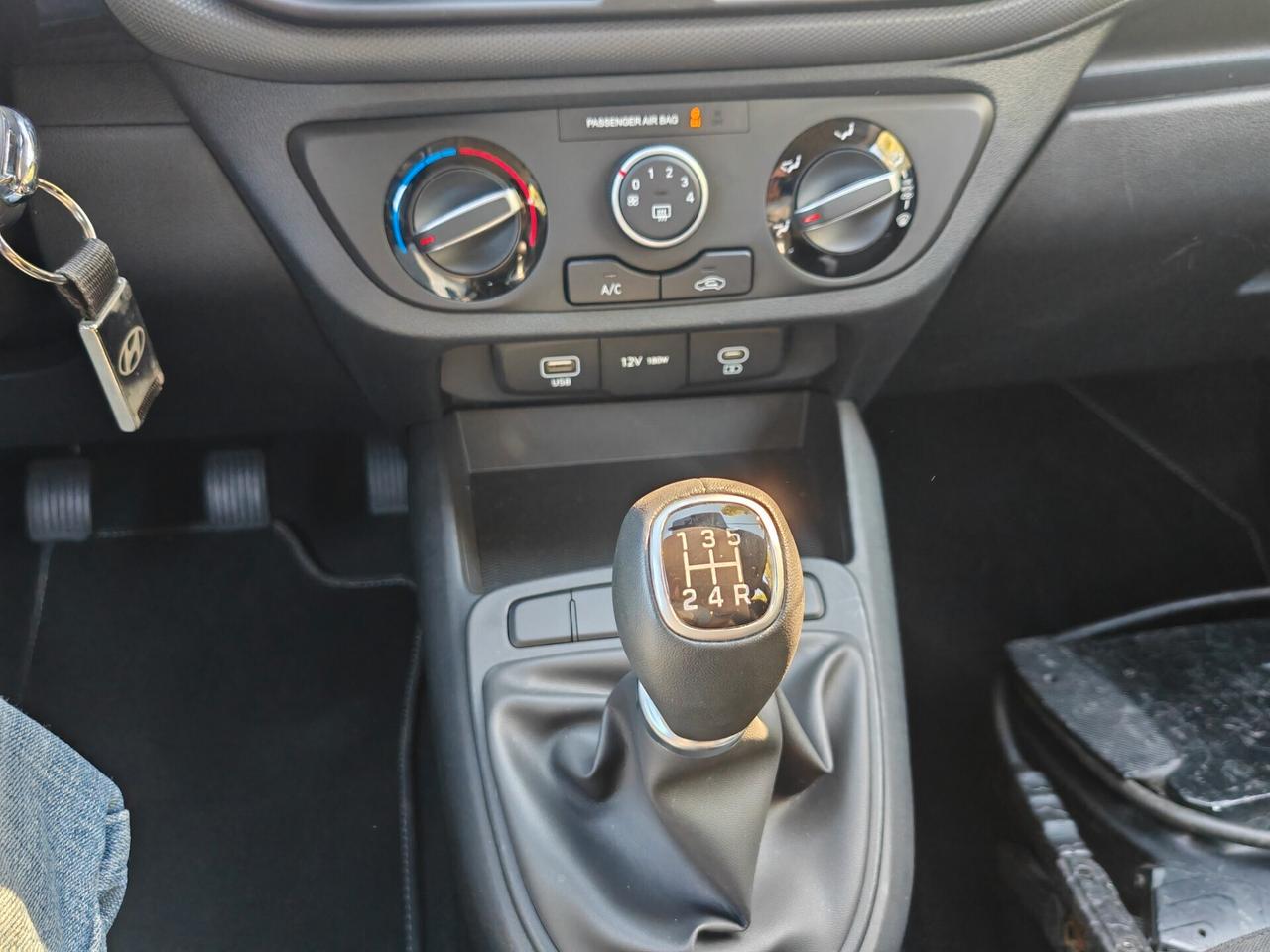 Hyundai i10 SOLO 1.400 KM Incidentata