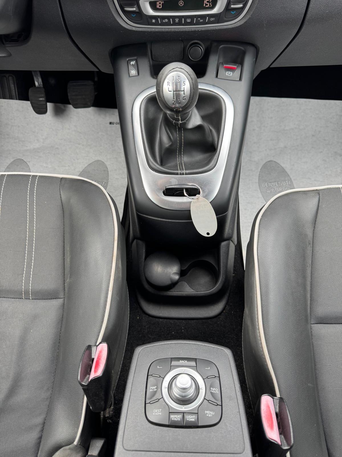 Renault Scenic XMOD 1.5 DCI 110CV 2012