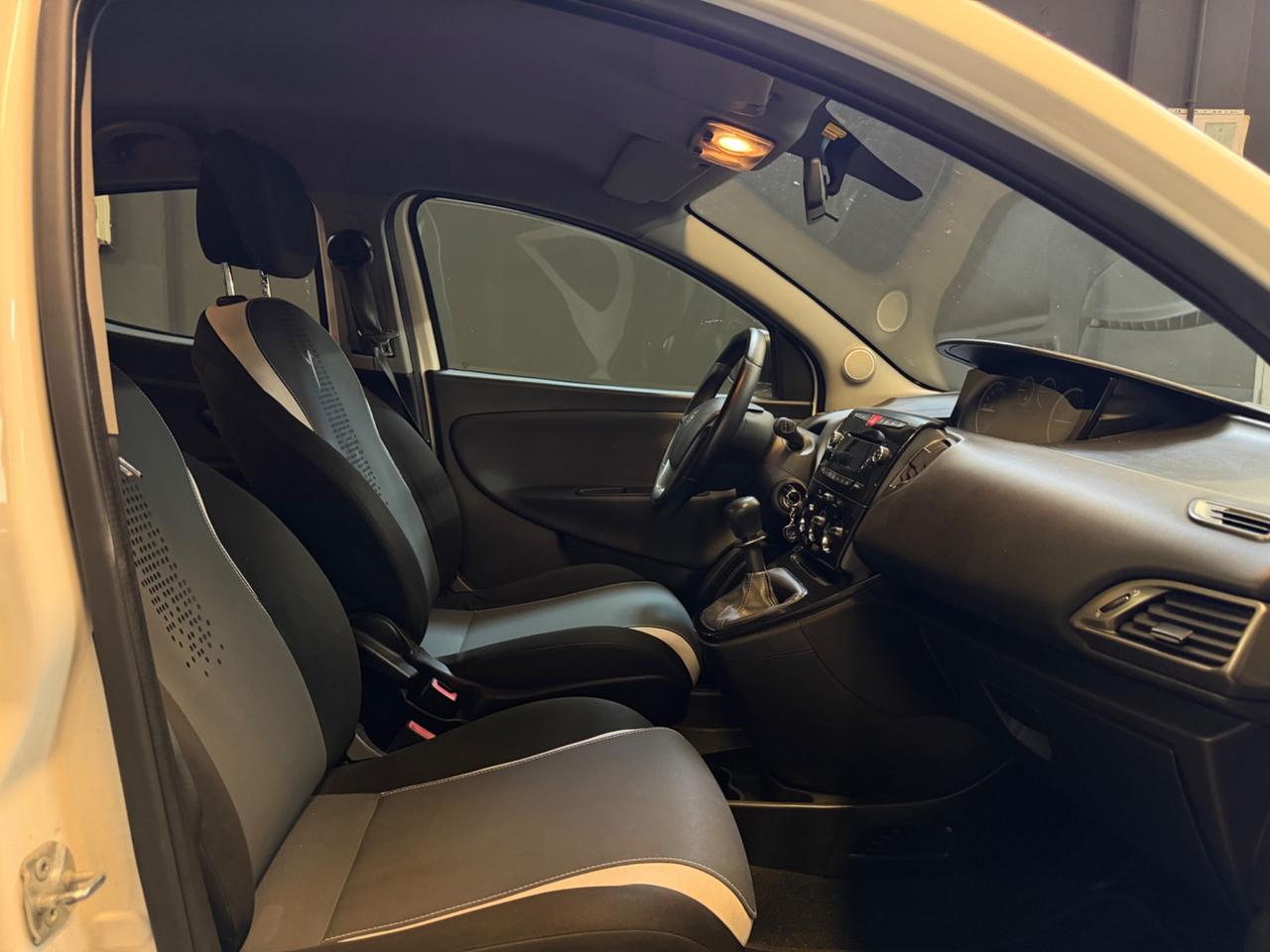Lancia Ypsilon 0.9 TwinAir 85CV 2015