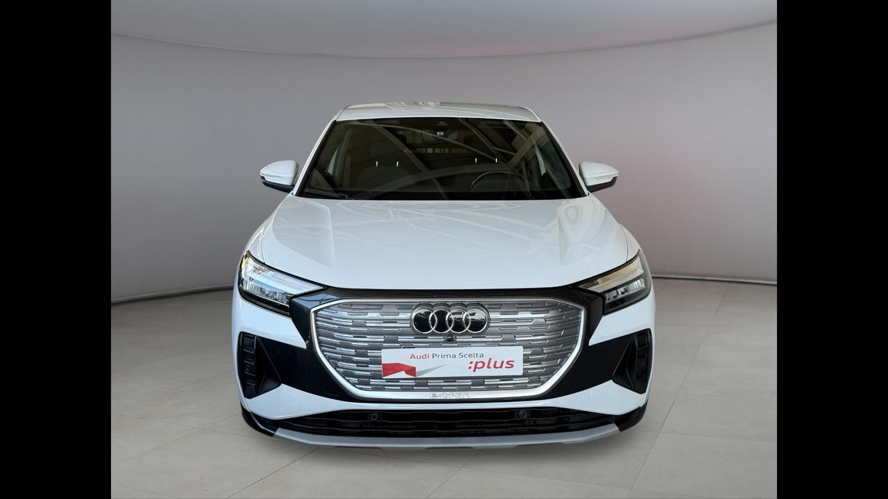 AUDI Q4 e-tron - Q4 Sportback e-tron 40 Business Advanced
