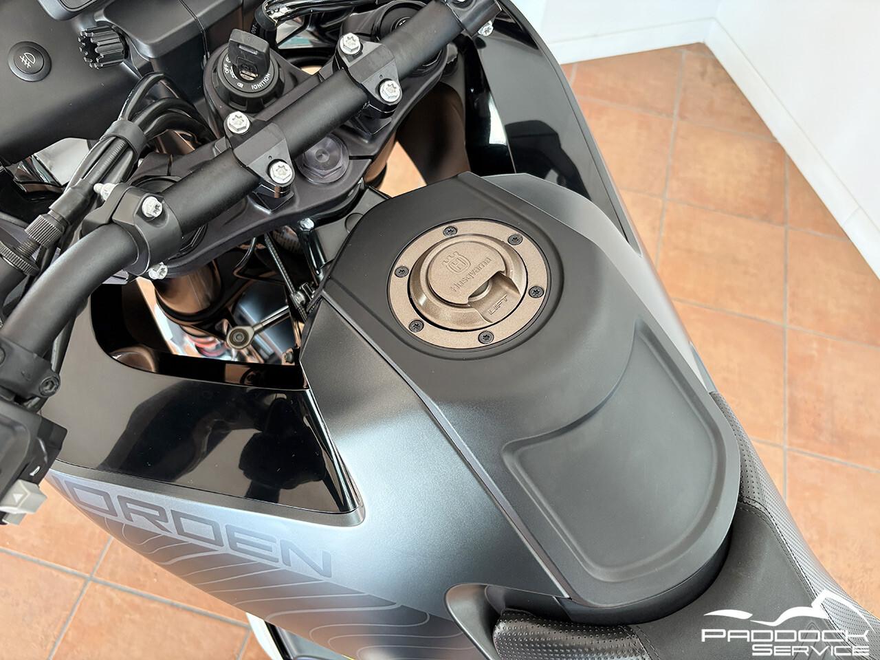 Husqvarna Norden 901 2023 17.013 km*********