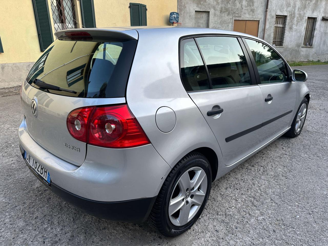 Volkswagen Golf 1.6 16V FSI 5p. Sportline