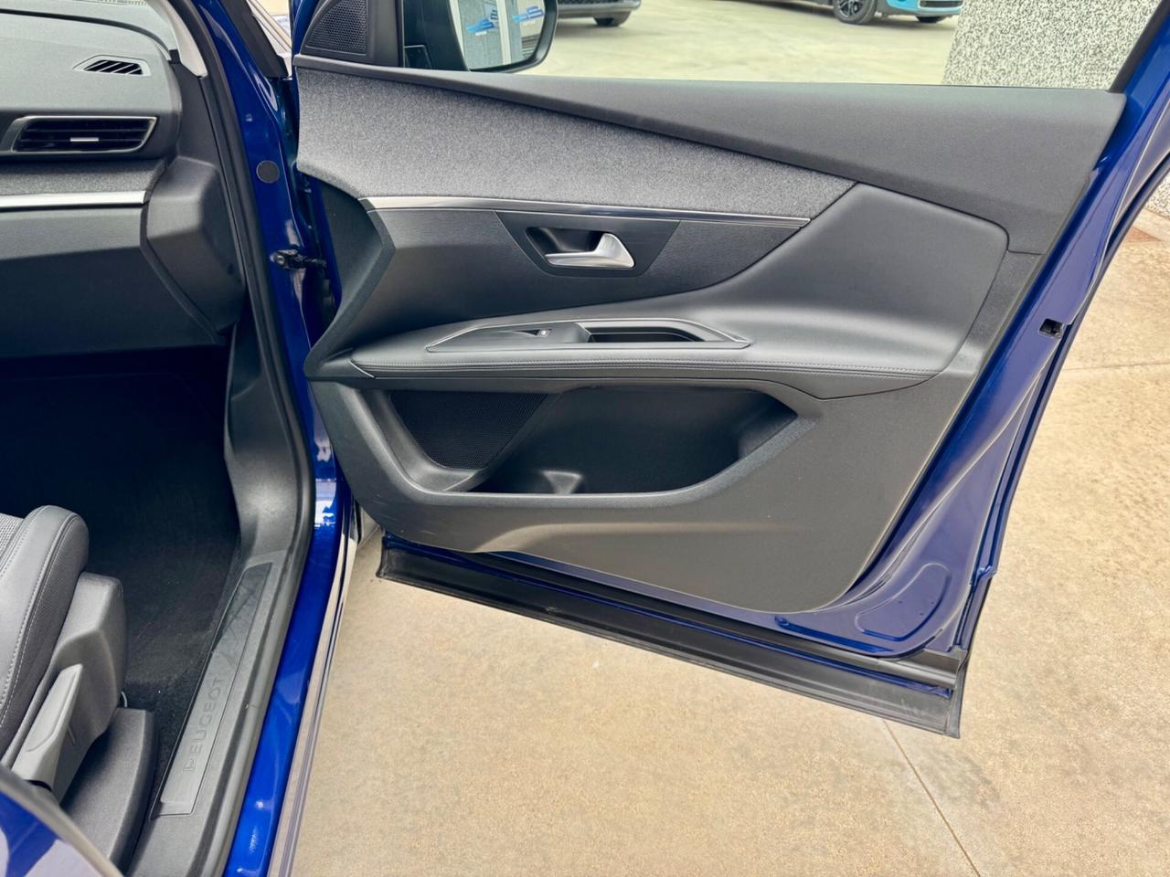 Peugeot 3008 BlueHDi 130 S&S EAT8 Allure