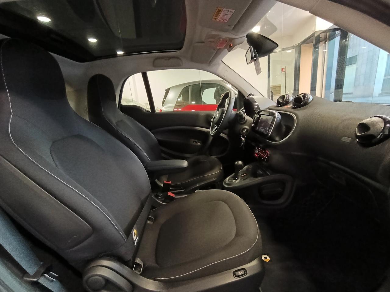 Smart ForTwo 70 1.0 twinamic Passion Grey opaco e Rosso