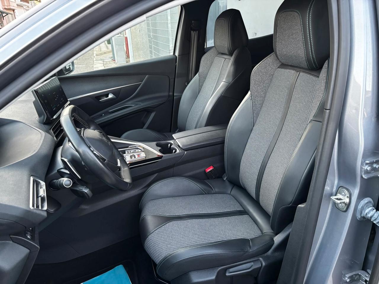 Peugeot 3008 1.5 HDi 130cv EAT8 Allure - 2022