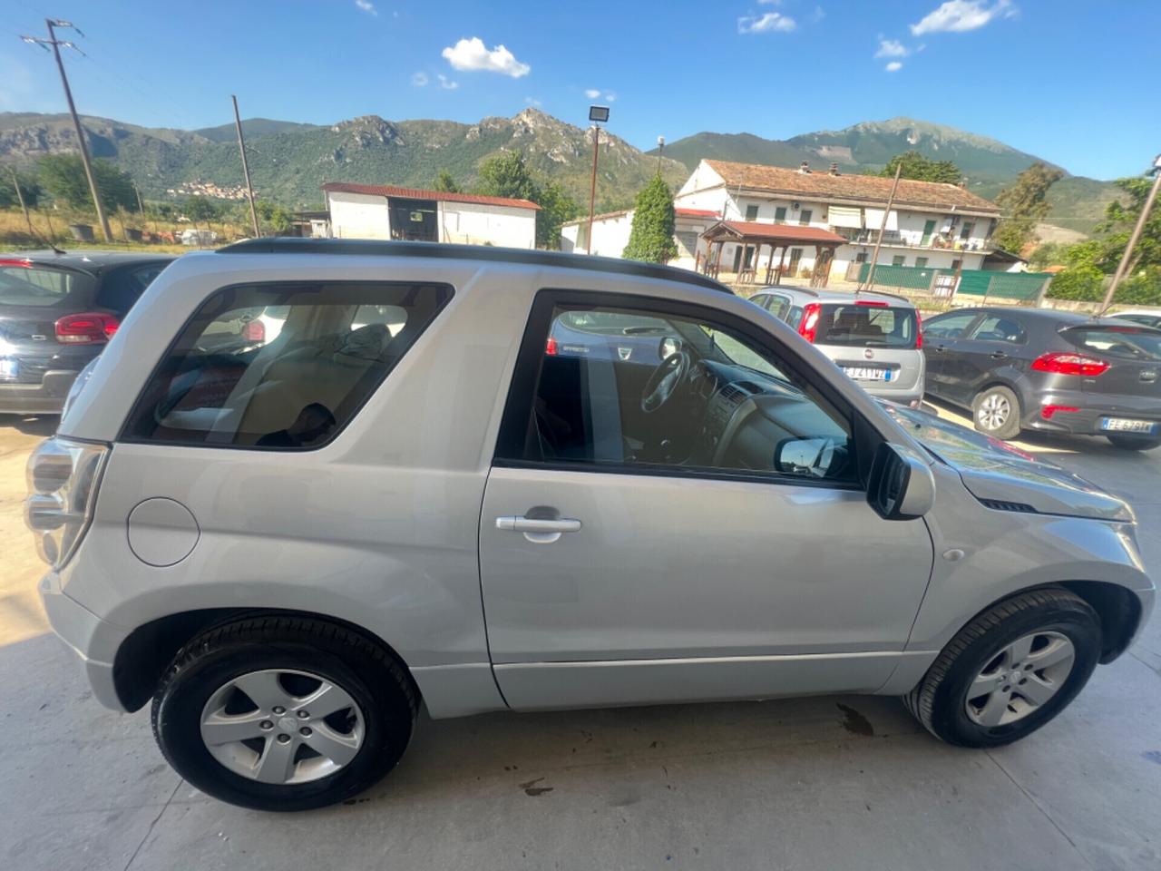 Suzuki Grand Vitara 1.6 16V 3 porte 4x4 gommato e tagliandato