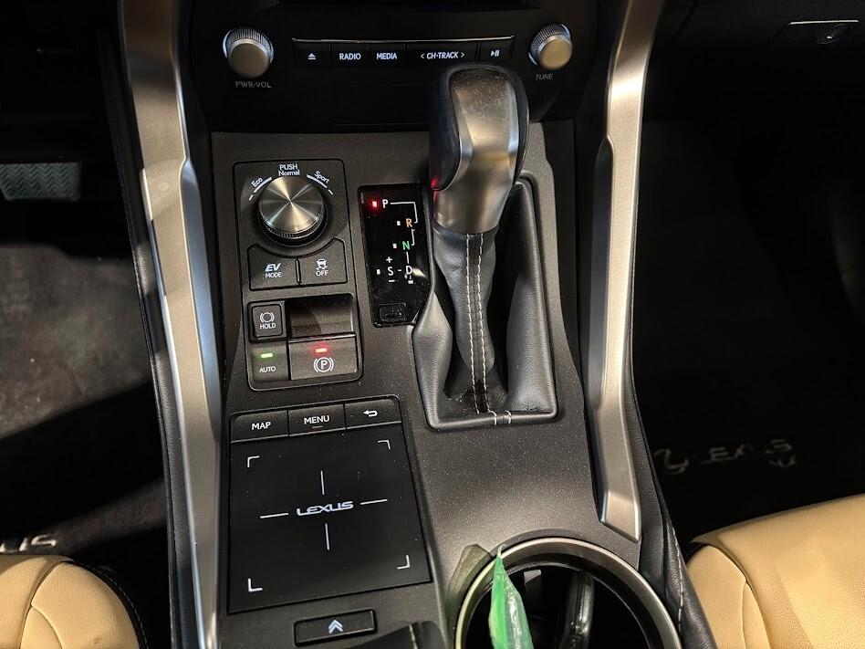 Lexus NX 300h Hybrid 4WD Executive 155cv