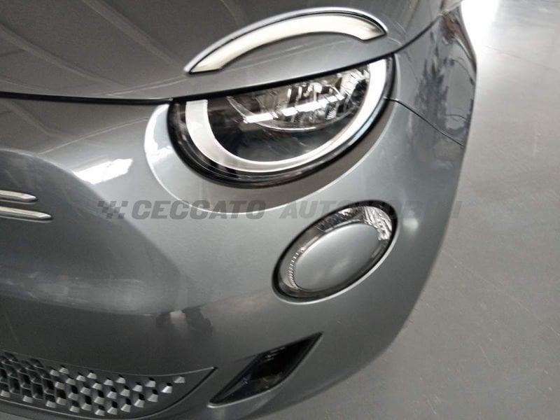 FIAT 500 Nuova 500 Hatchback My23 La Nuova 500 - 320 Berlina