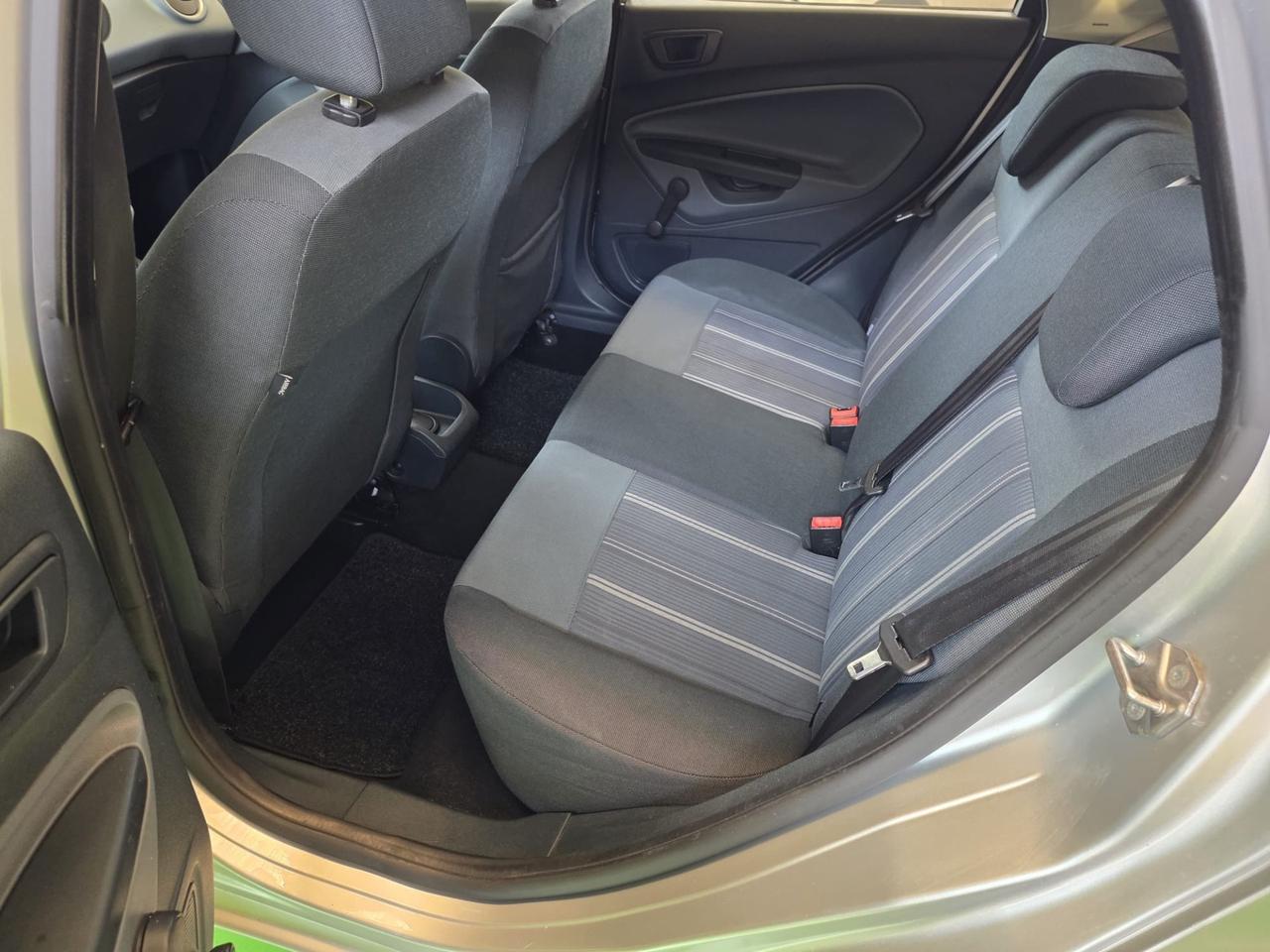 Ford Fiesta 1.2 60CV 5 p. 141000km.